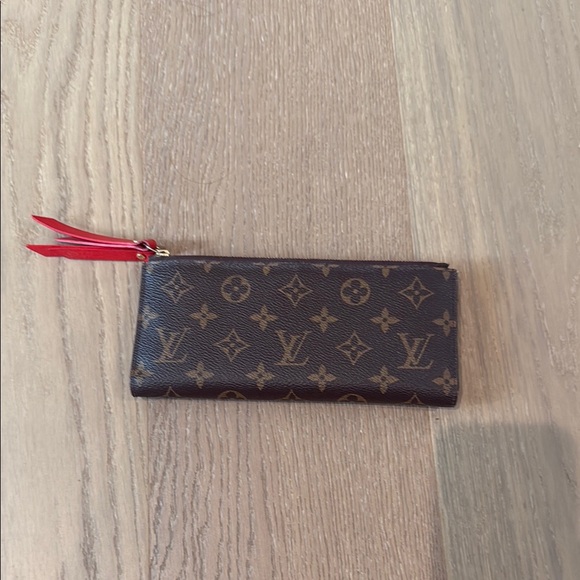Louis Vuitton Monogram Women's Clutch - Picture 2 of 8